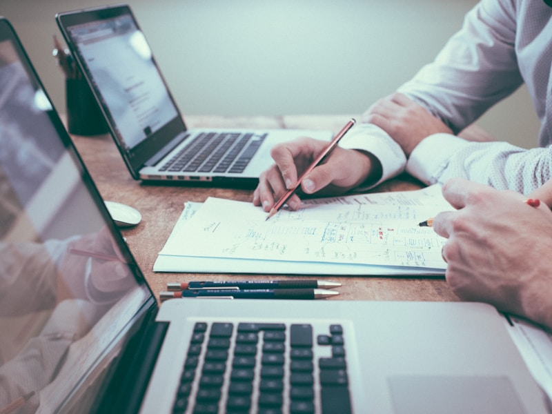 Discovery phase materials including research documents, user personas, competitor analysis, and project planning for web development